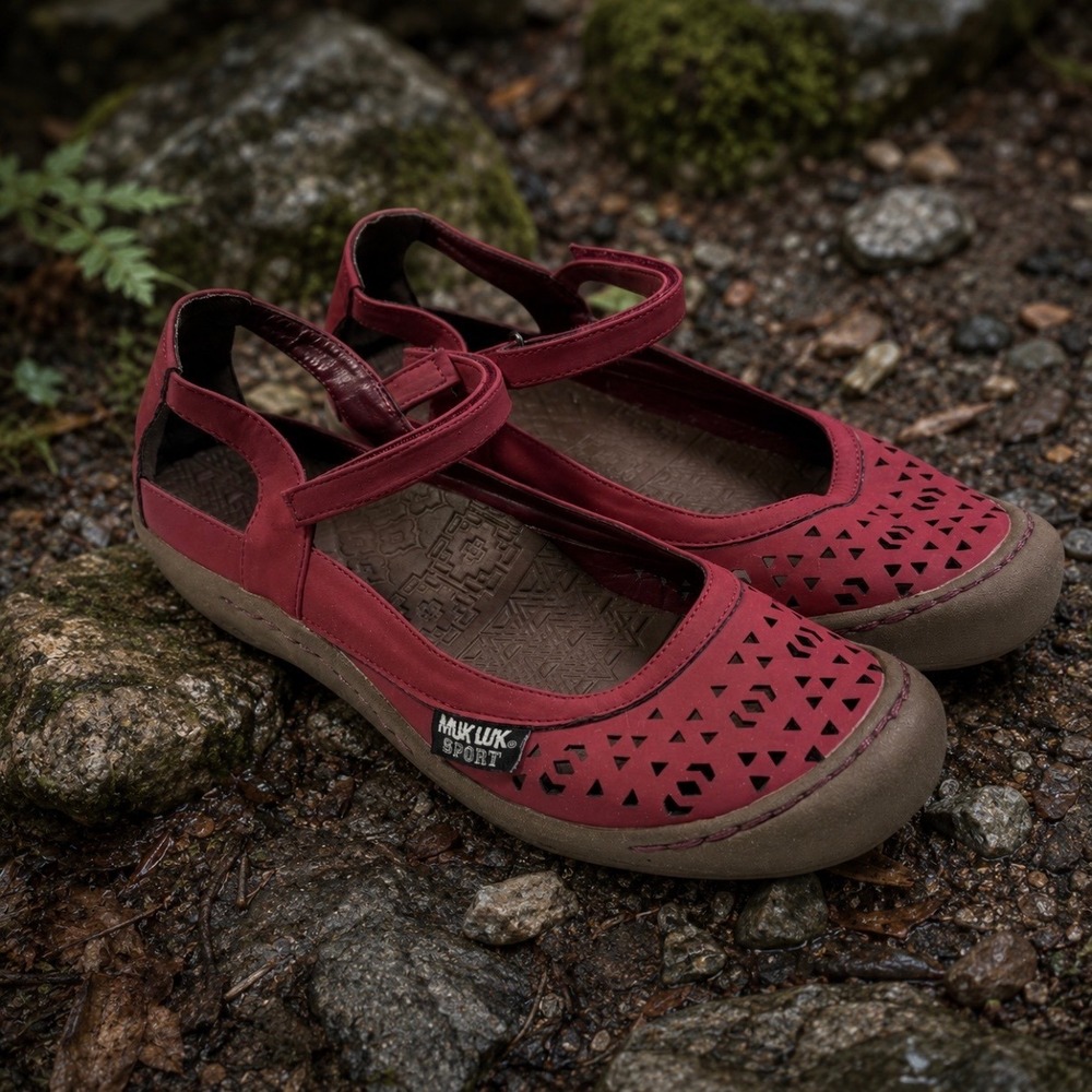 Muk Luks Sport Mary Jane Juju Sandals Womens Shoes Size 9 Burgundy Red Laser Cut